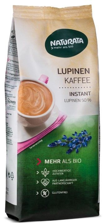 Eine Tüte Lupinenkaffee Instant mit einer Tasse Kaffee auf einer Untertasse.