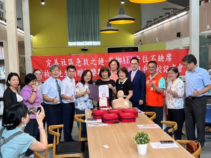 Mr. Huang Po-Chang donates AEDs to junior high schools in Nantou and Yuchi