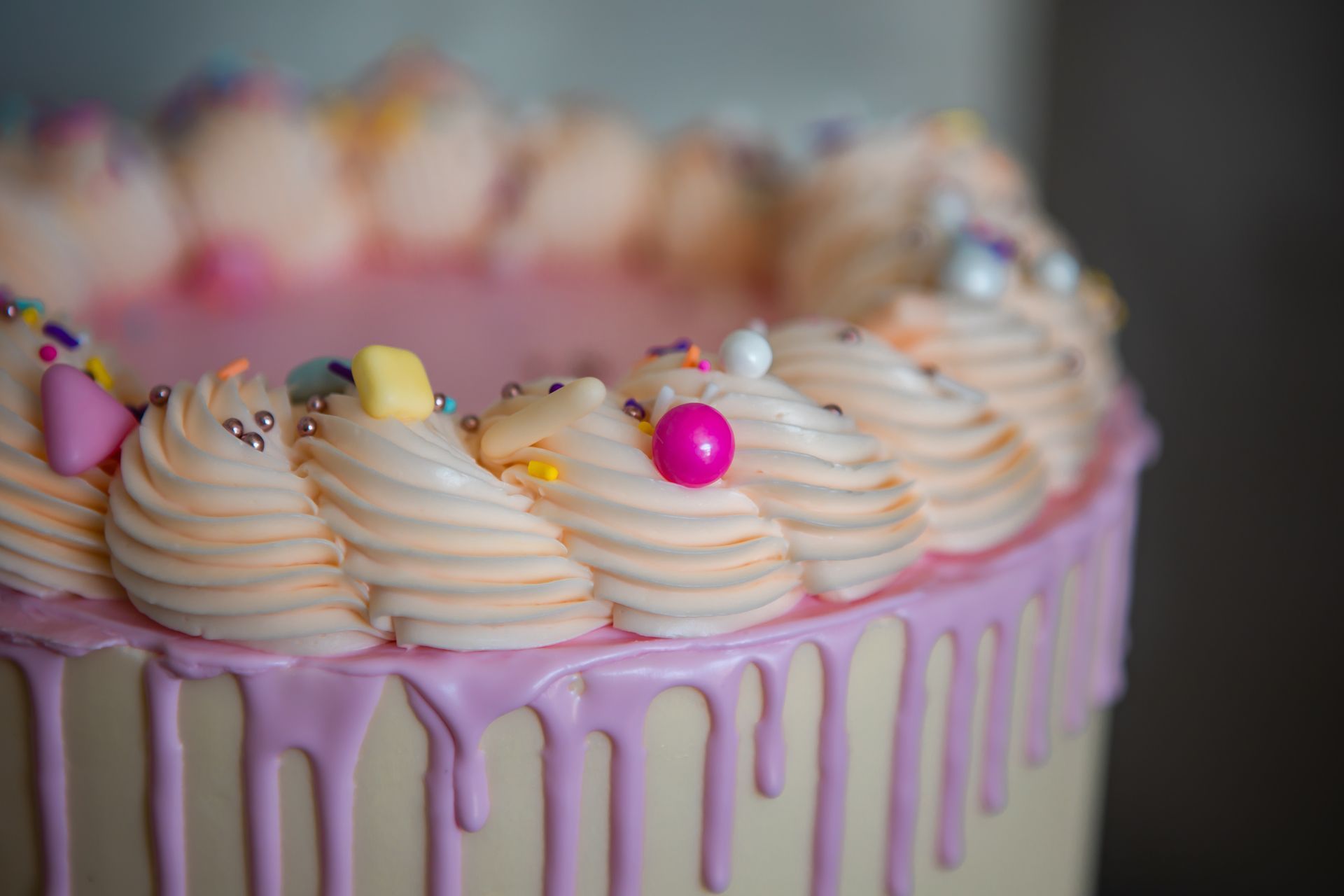 popular cake trend style