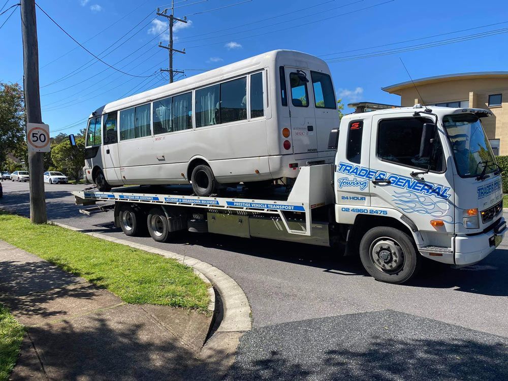 Mitsubishi Fuso Rosa Bus — Trade & General Towing in Hexham, NSW