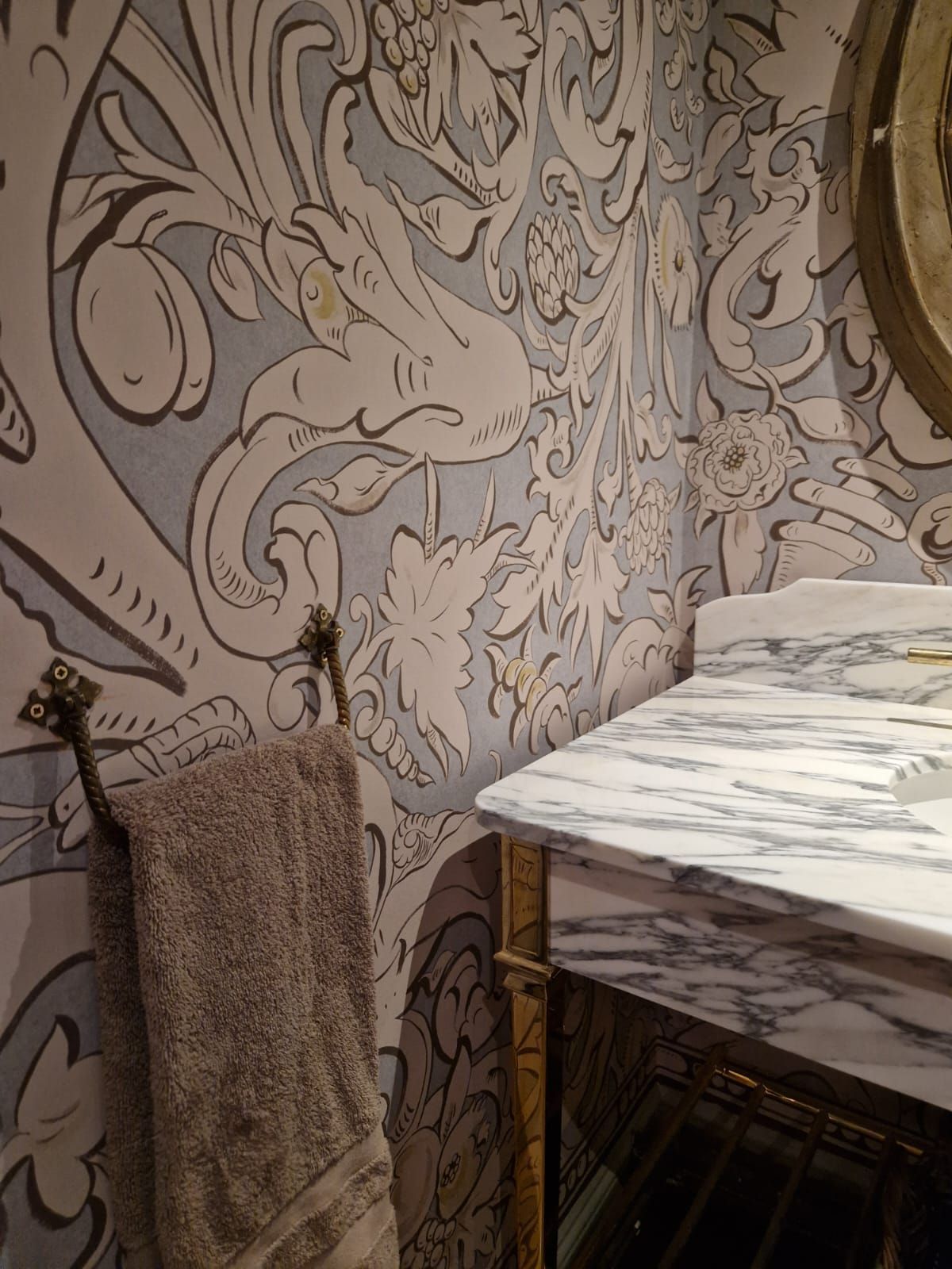 luxury-master bedroom-new forst-copperdoor-interior-design-wallpaper