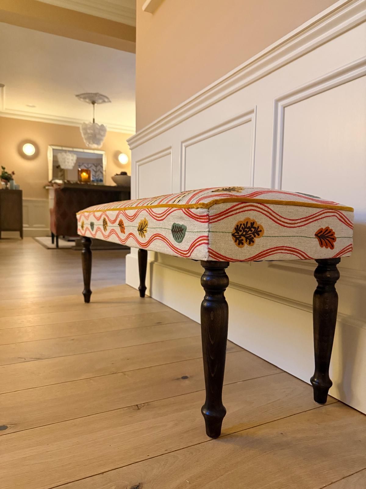 luxury-living-room-bournemouth-copperdoor-interior-design-custom bench