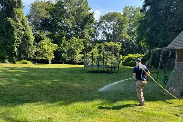 lawn care monroe ct