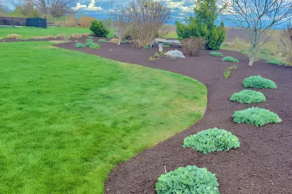 Weed, Edge & Mulch Project in Milford, CT