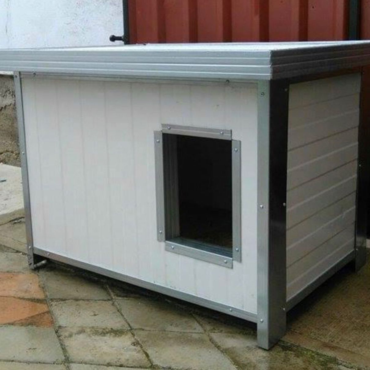 Spendenaufruf-für-isolierte-Hundehütten