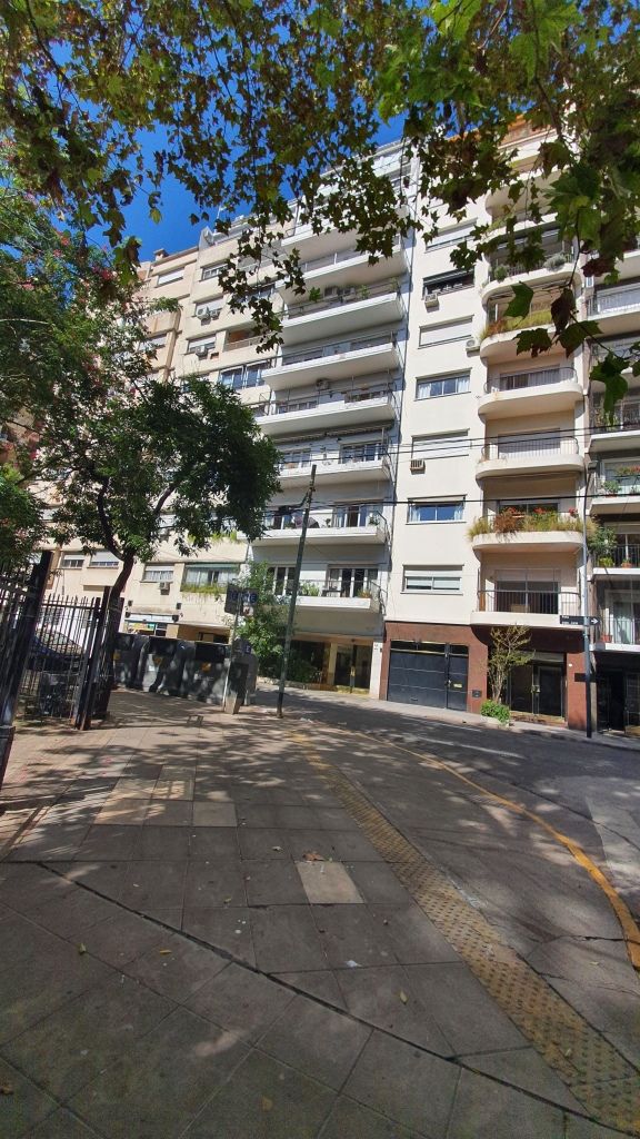 Plaza Barrientos, en Alquiler, 3 Dorm, Frente, 165 m². Categoría.