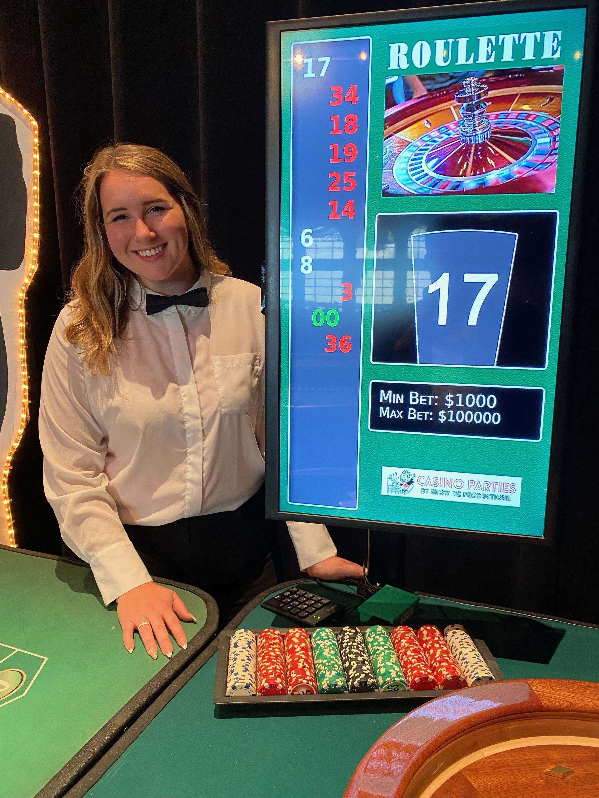 Croupier with our professional roulette tracking system. 