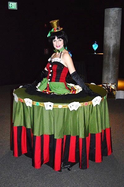 Strolling blackjack table 
