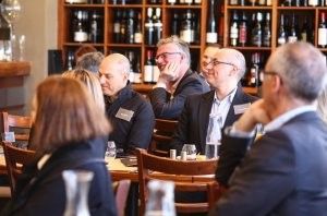 A group of people are sitting at tables in a restaurant.