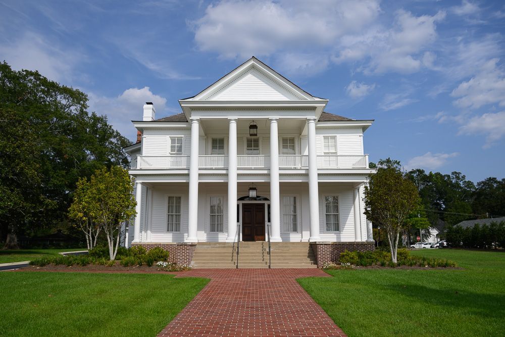 Front entrance to The Big House in Ruston Louisiana