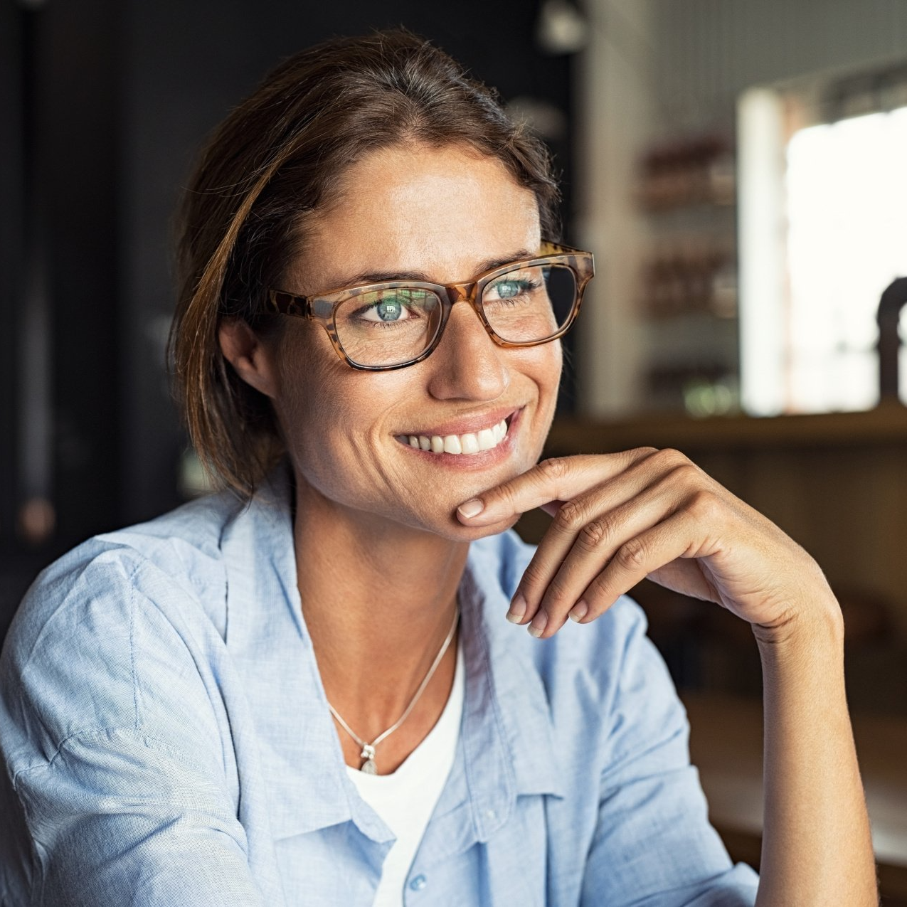 Frau mit Brille
