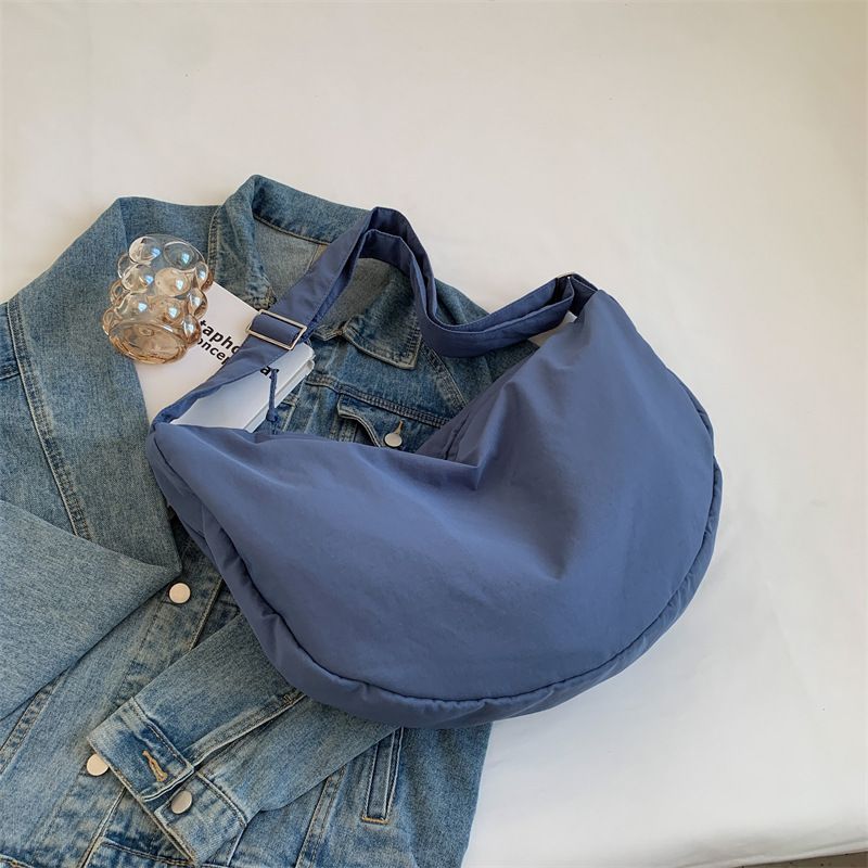 大容量尼龍餃子肩背斜背包 肩背斜背包 大容量斜背包