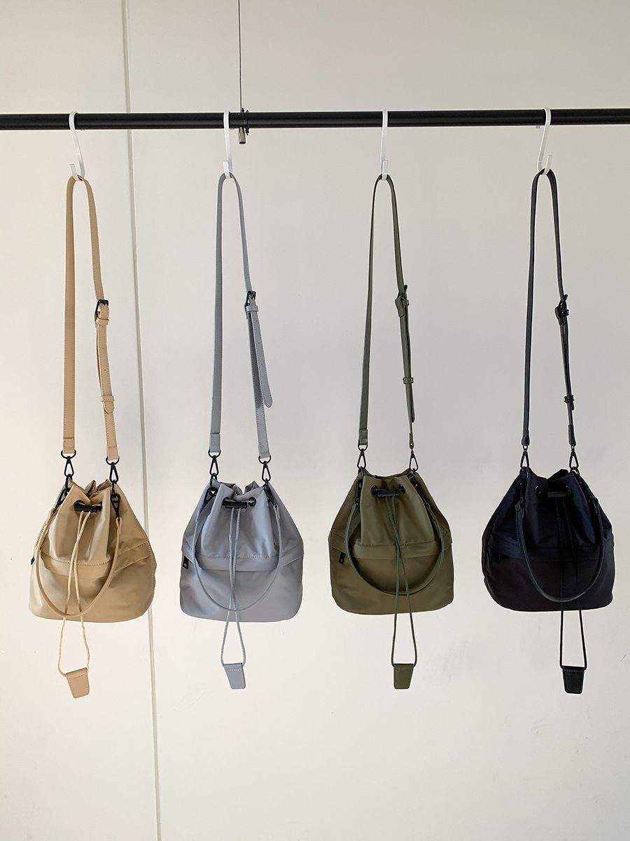 防水尼龍抽繩水桶包 女用斜背包 肩背包 輕便大容量尼龍包 時尚休閒單肩包