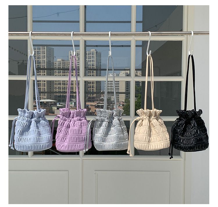 水桶手拿水餃斜背 皺摺抽繩輕巧包 編織手提包 任選兩個