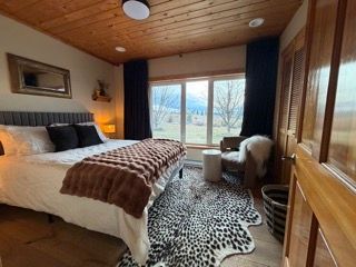 Golden Ranch Montana airbnb bedroom