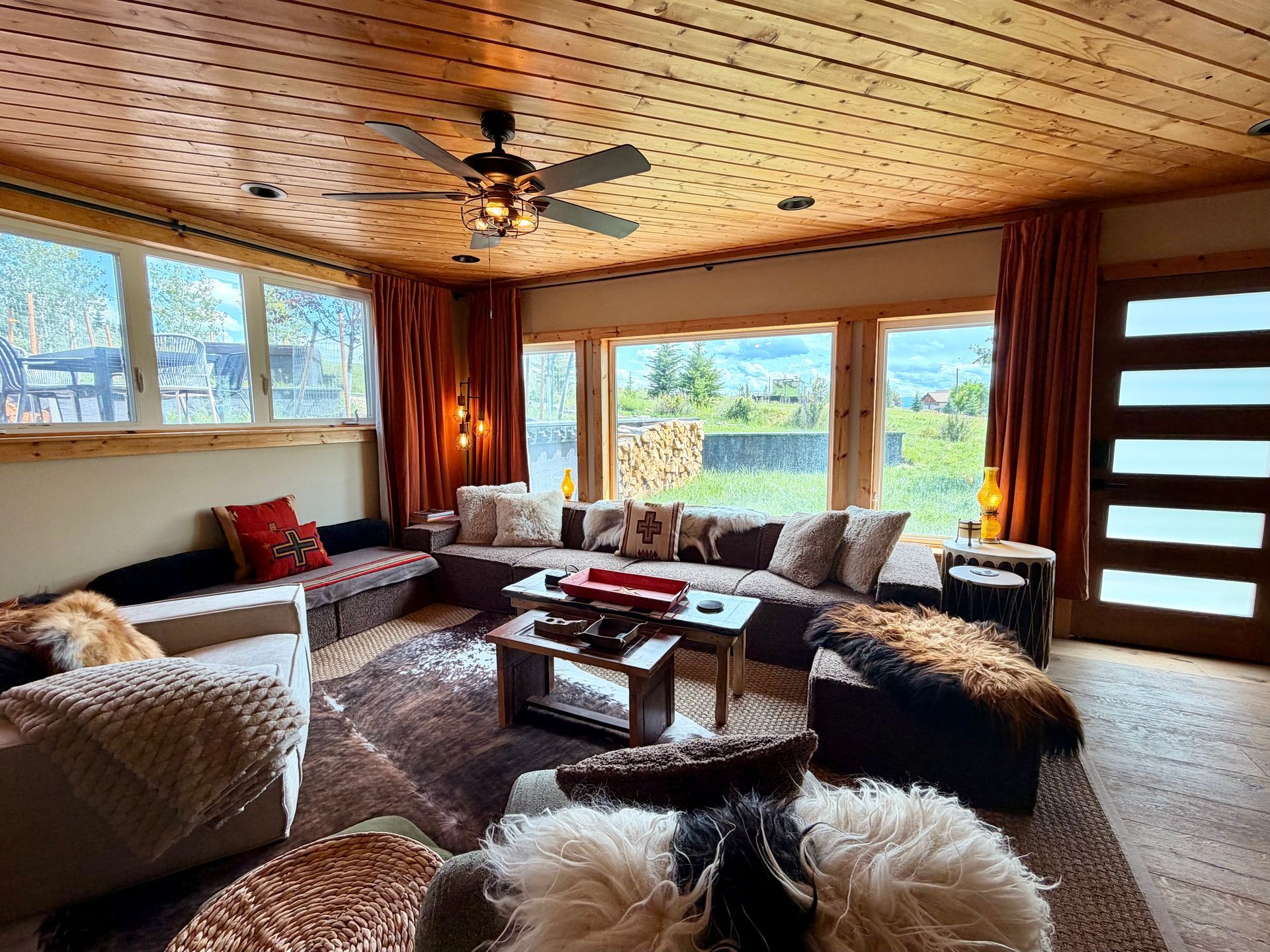 Golden Ranch Montana airbnb living room