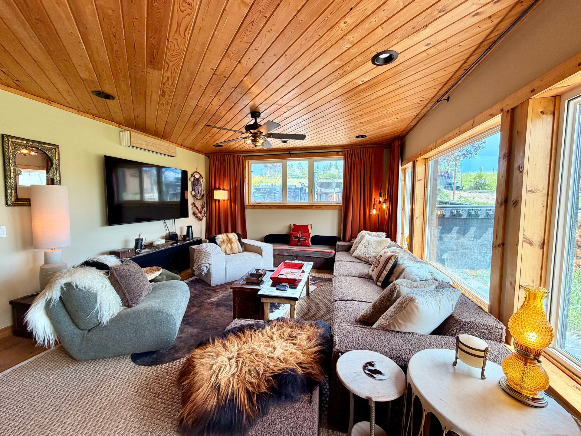 Golden Ranch Montana airbnb living room
