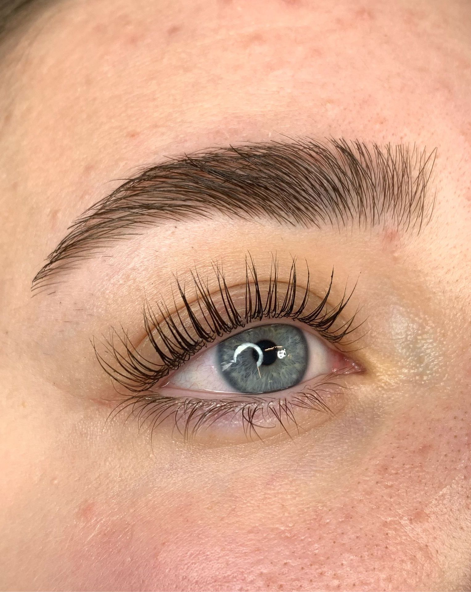 Brow shaping bij Très Bo