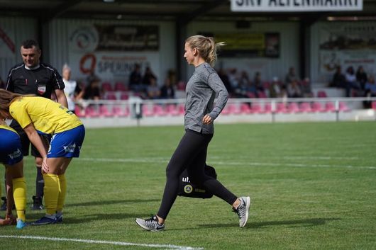 Football Fußball Soccer physio in action
