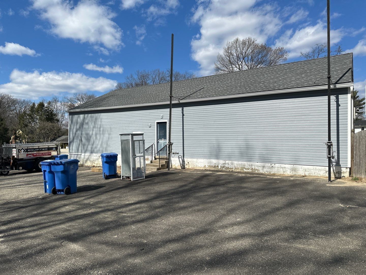 Cherry Hill
CertainTeed vinyl siding
GAF
