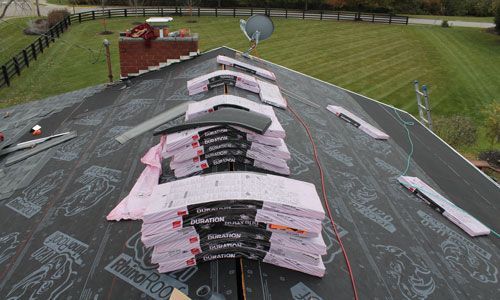 an aerial view of a roof that is being built