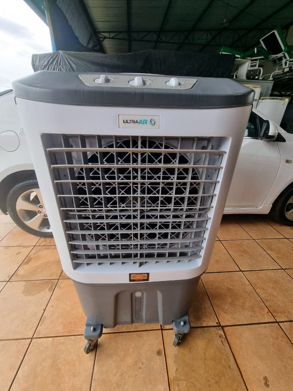 Climatizador de Ar Portátil Ultraar Plus de 80 Litros bem limpo e conservado