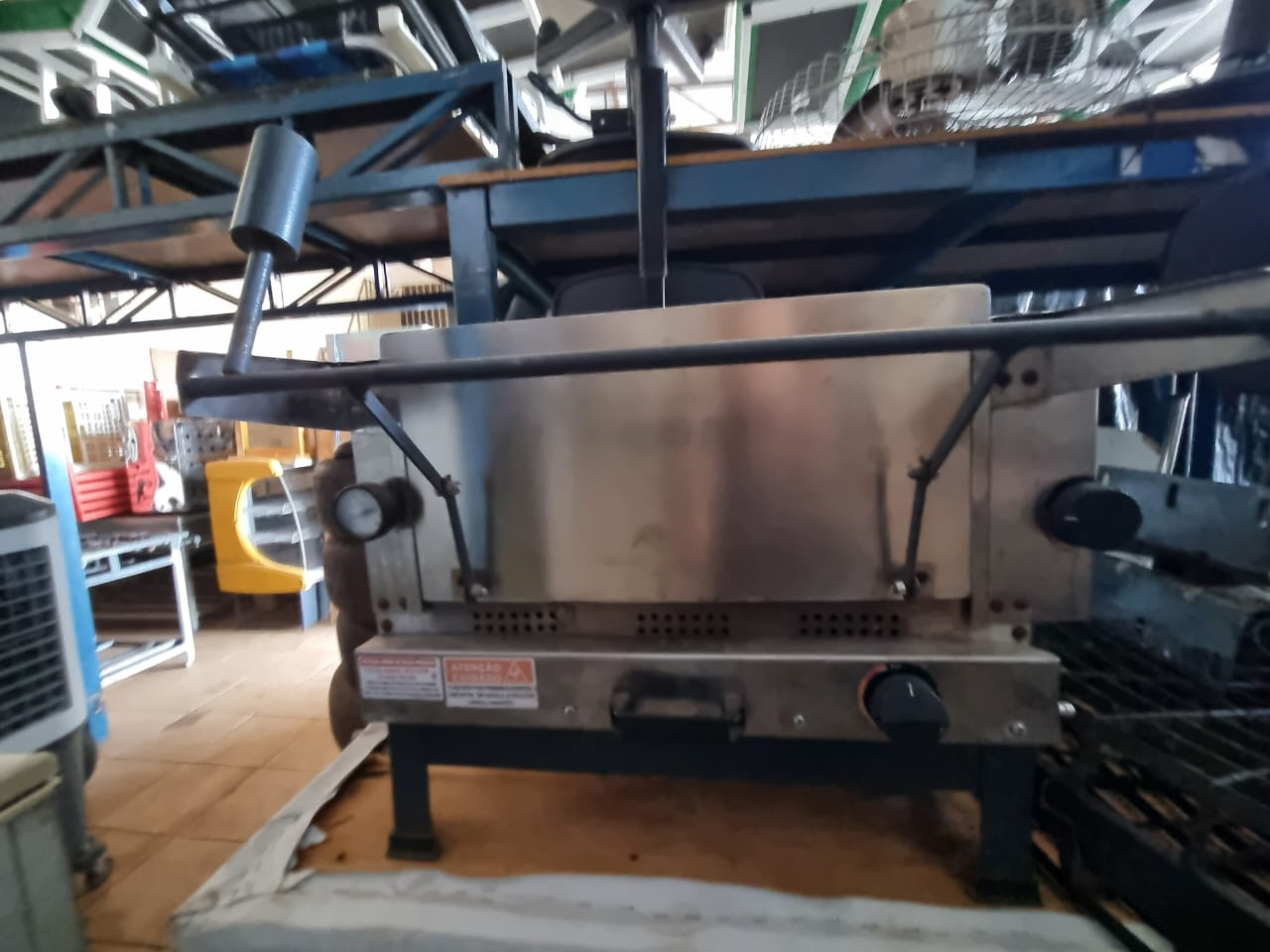Forno refratário a gás com doradoro em inox 0,60x0,45x0,47 cm bem conservado