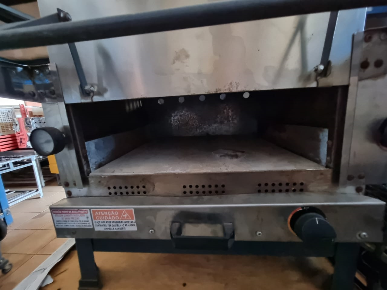 Forno refratário a gás com doradoro em inox 0,60x0,45x0,47 cm bem conservado