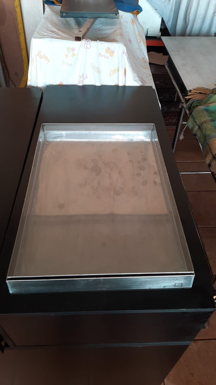 comercial Forma em inox grosso bem forte 62x41x4 cm semi nova
R$60
