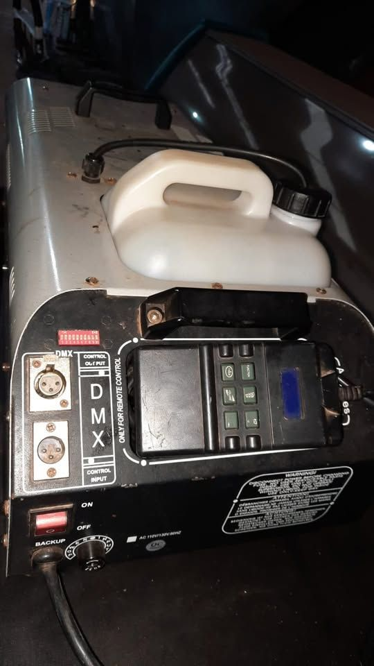 som Maquina fumaça 3000 Watts 127 volts Fog Machime T3000 bem conservada funcionando 100%