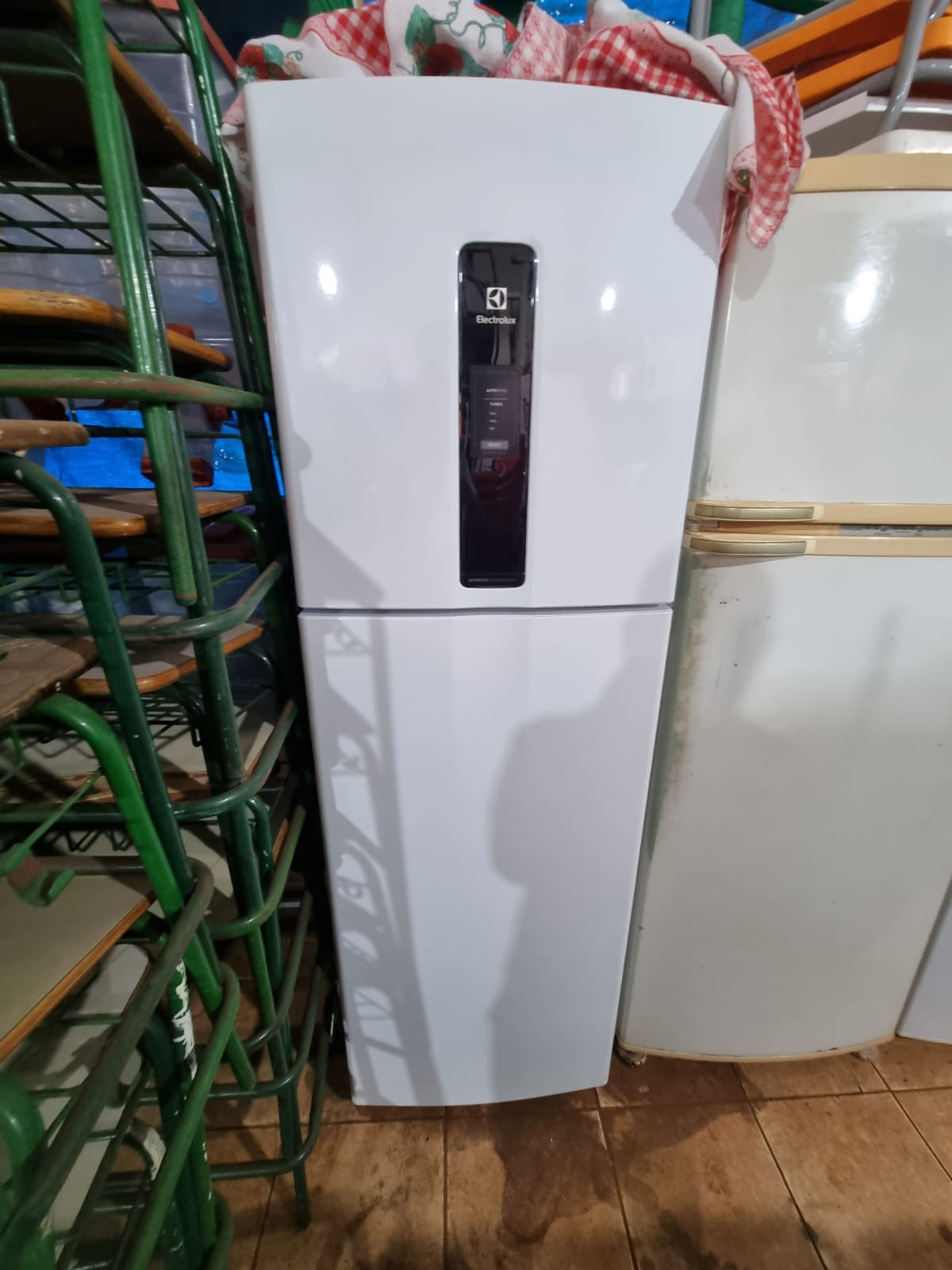 Geladeira inverter Electrolux frost free if46 3meses de uso novinha aceita troca