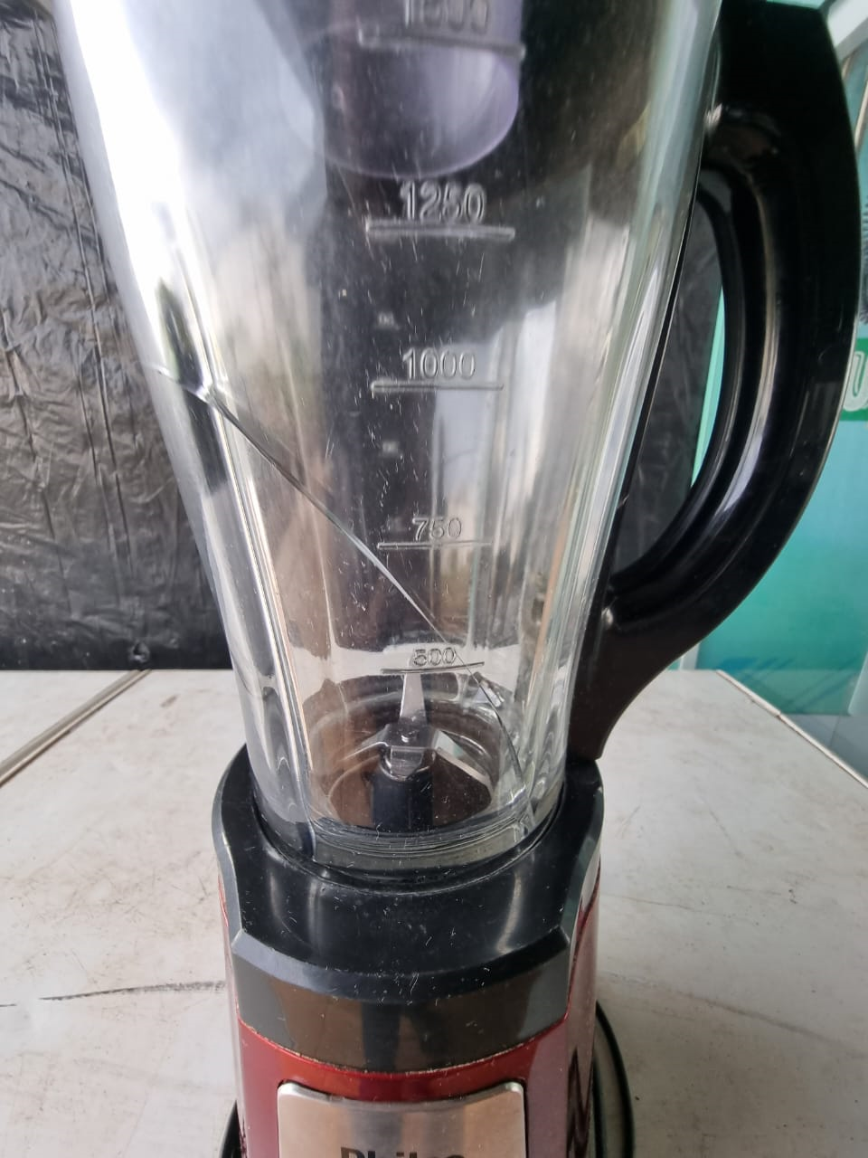 Liquidificador Philco Smart Control PLQ2000 600w 2 litros com trinco no copo mais não vasa