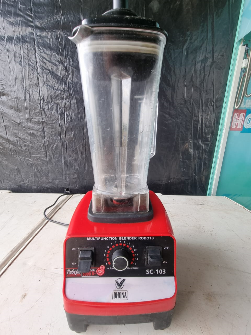 Liquidificador Blender Robots modelo Dnona SC103 para uso comercial semi novo
