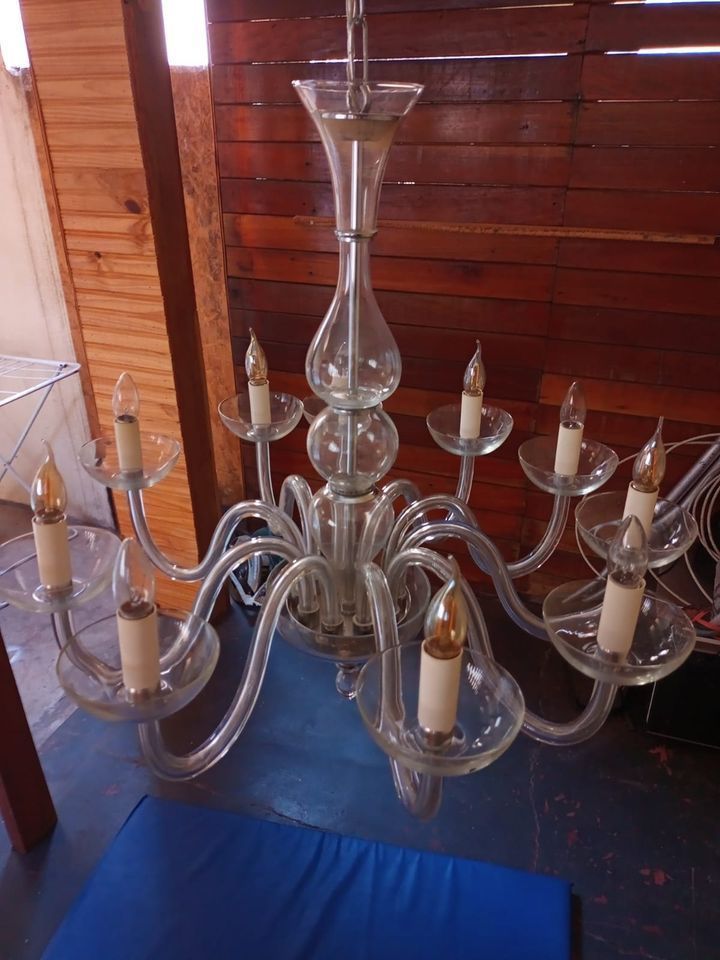 decoração Lustre Clean em vidro e metal 10 braços 0,75 cm altura e 0,85 cm diâmetro
R$1.000