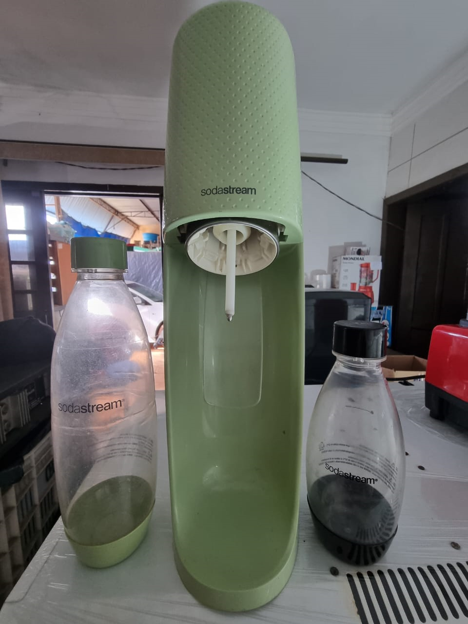 Maquina de gaseificar água Sodastream semi nova