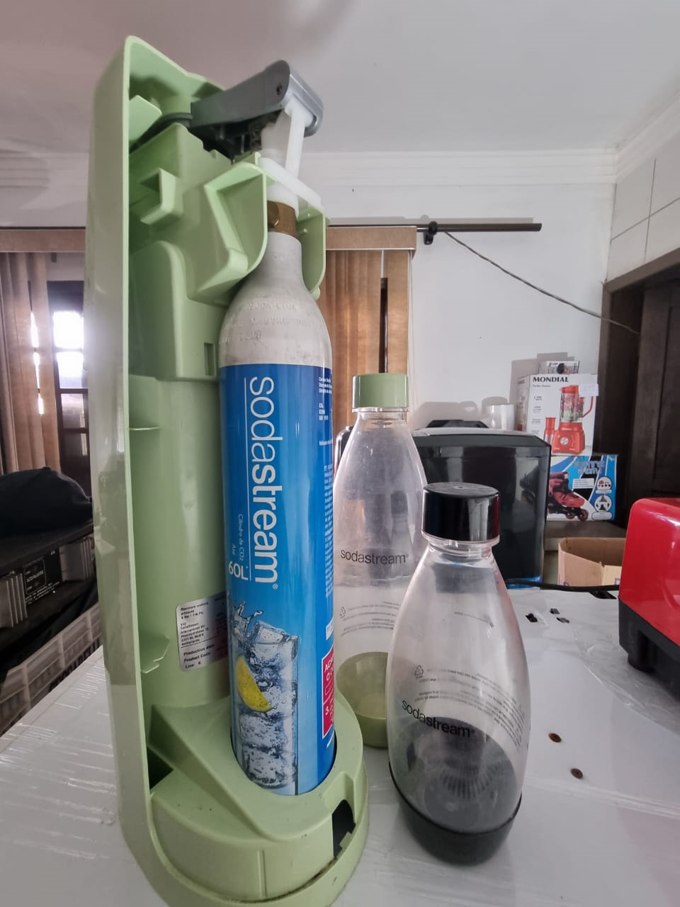 Maquina de gaseificar água Sodastream semi nova