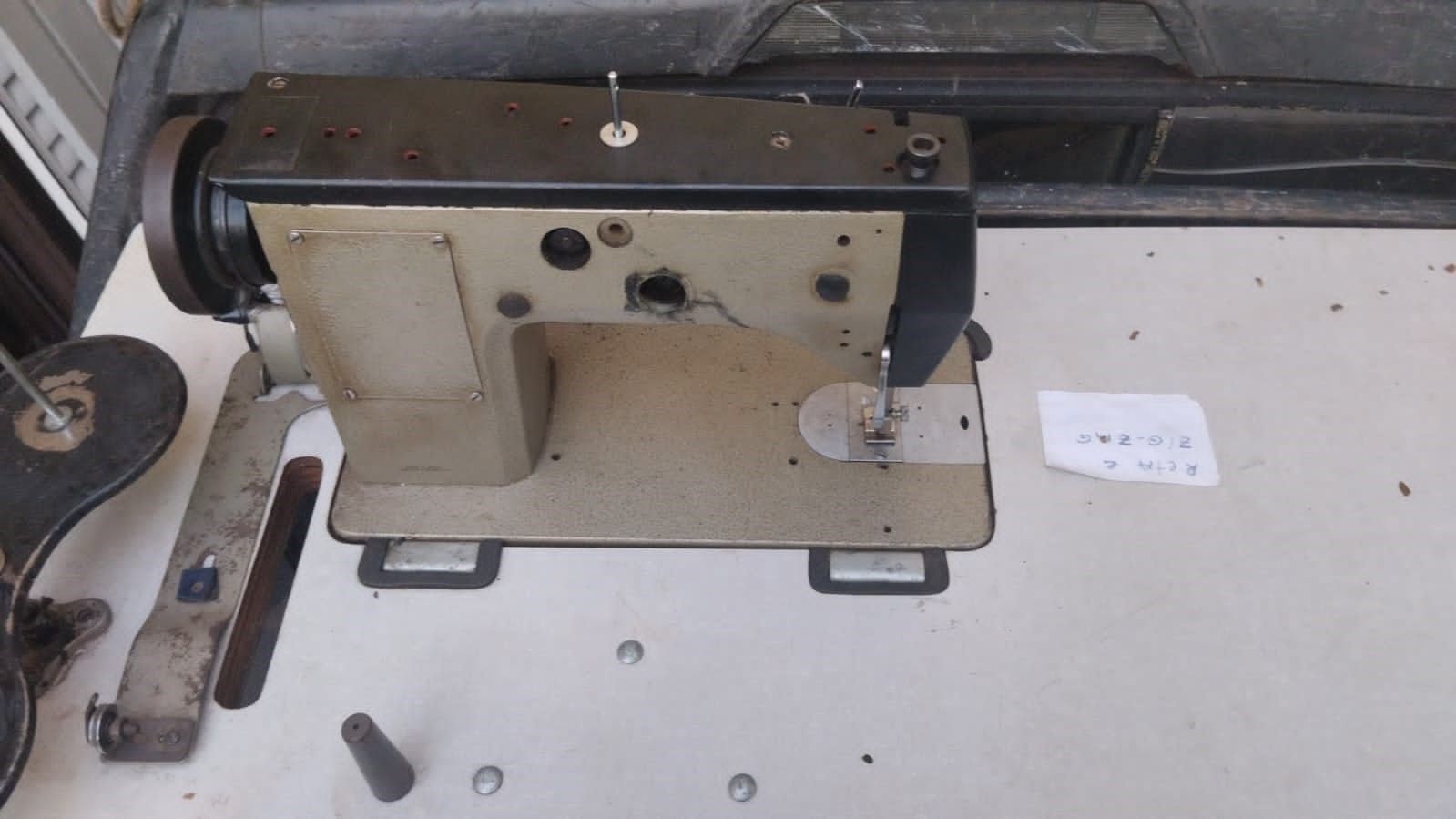 comercial Maquina costura Marbor LZ - 175 Bordadeira Zig Zag com mesa pedais e motor usada precisa revisão
R$1.000