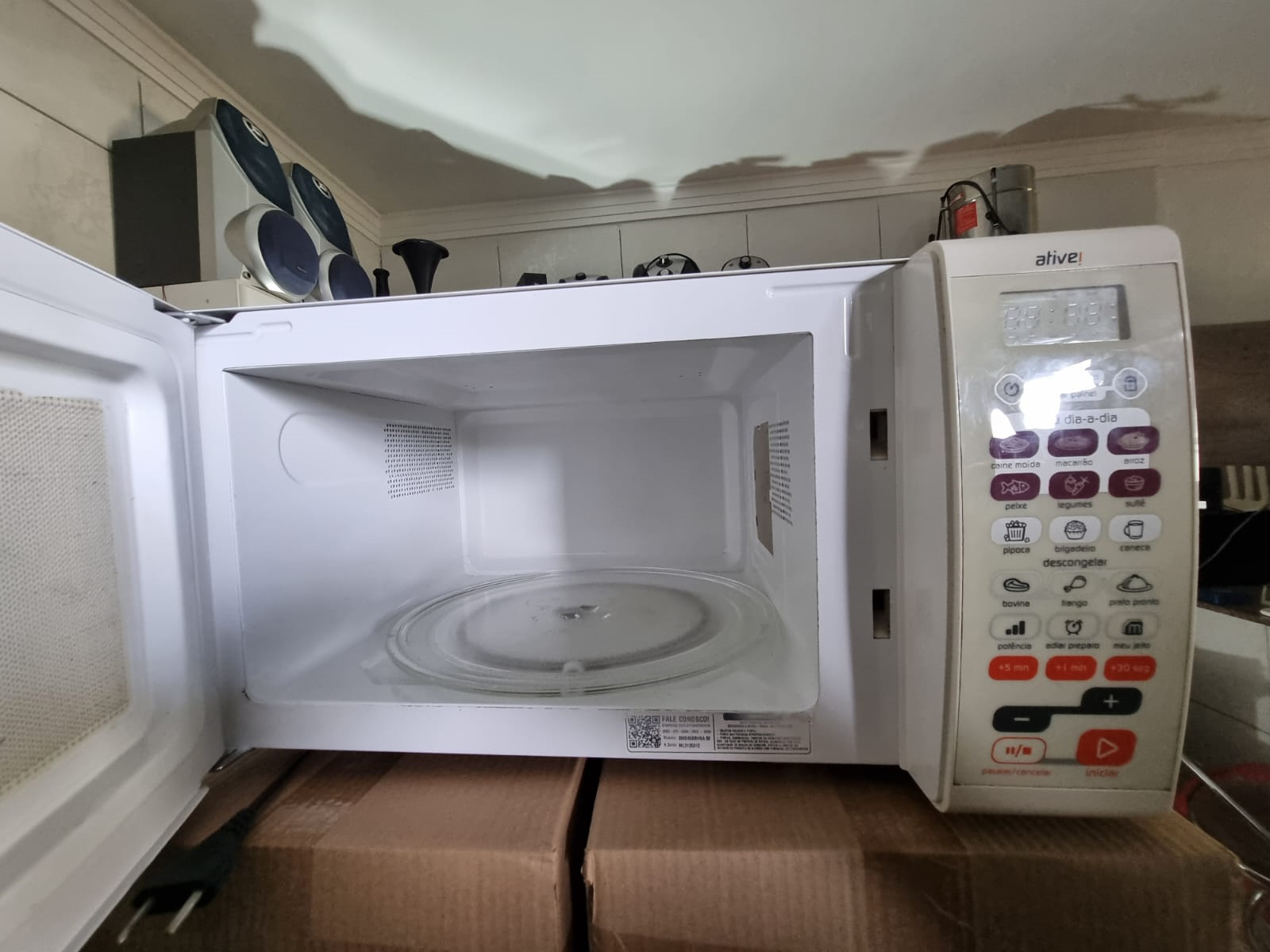 eletrodomestico Microondas Brastemp Ative 30 litros bem conservado com garantia