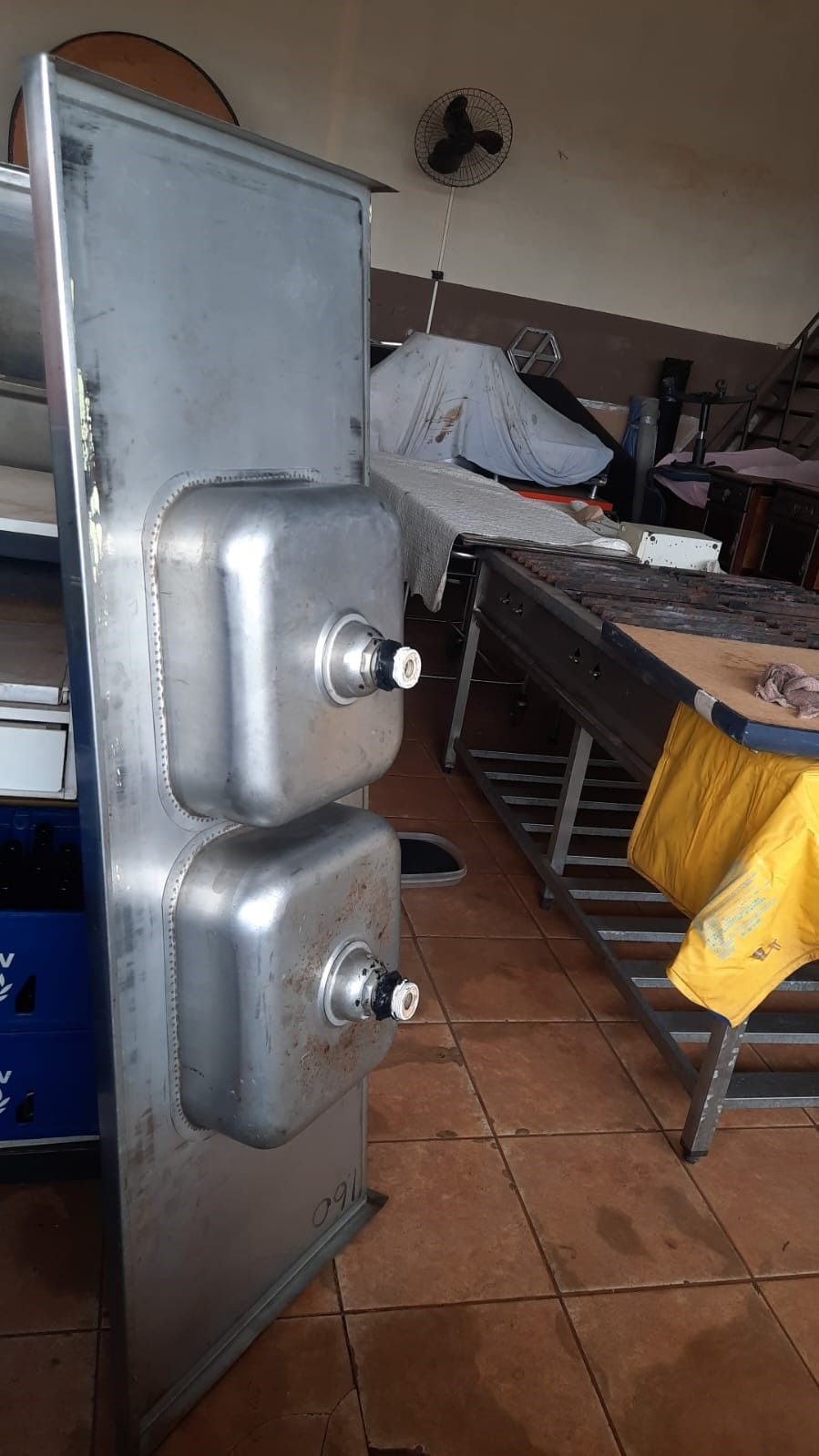 eletrodomestico Pia em inox especial forte com 02 cubas 1,60 metros bem conservada