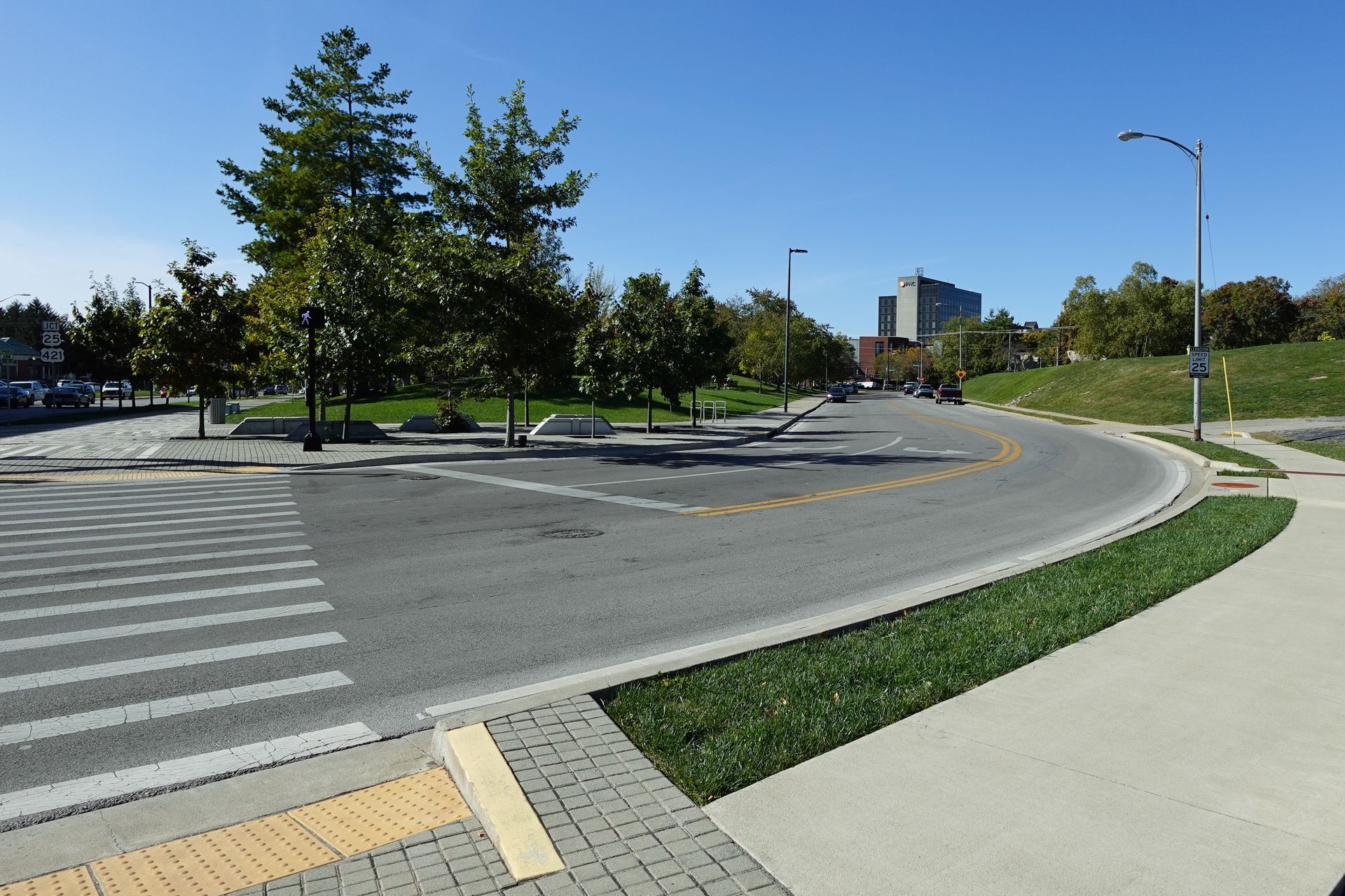 A street curving towards the back ground in downtown Lexington, Kentucky
