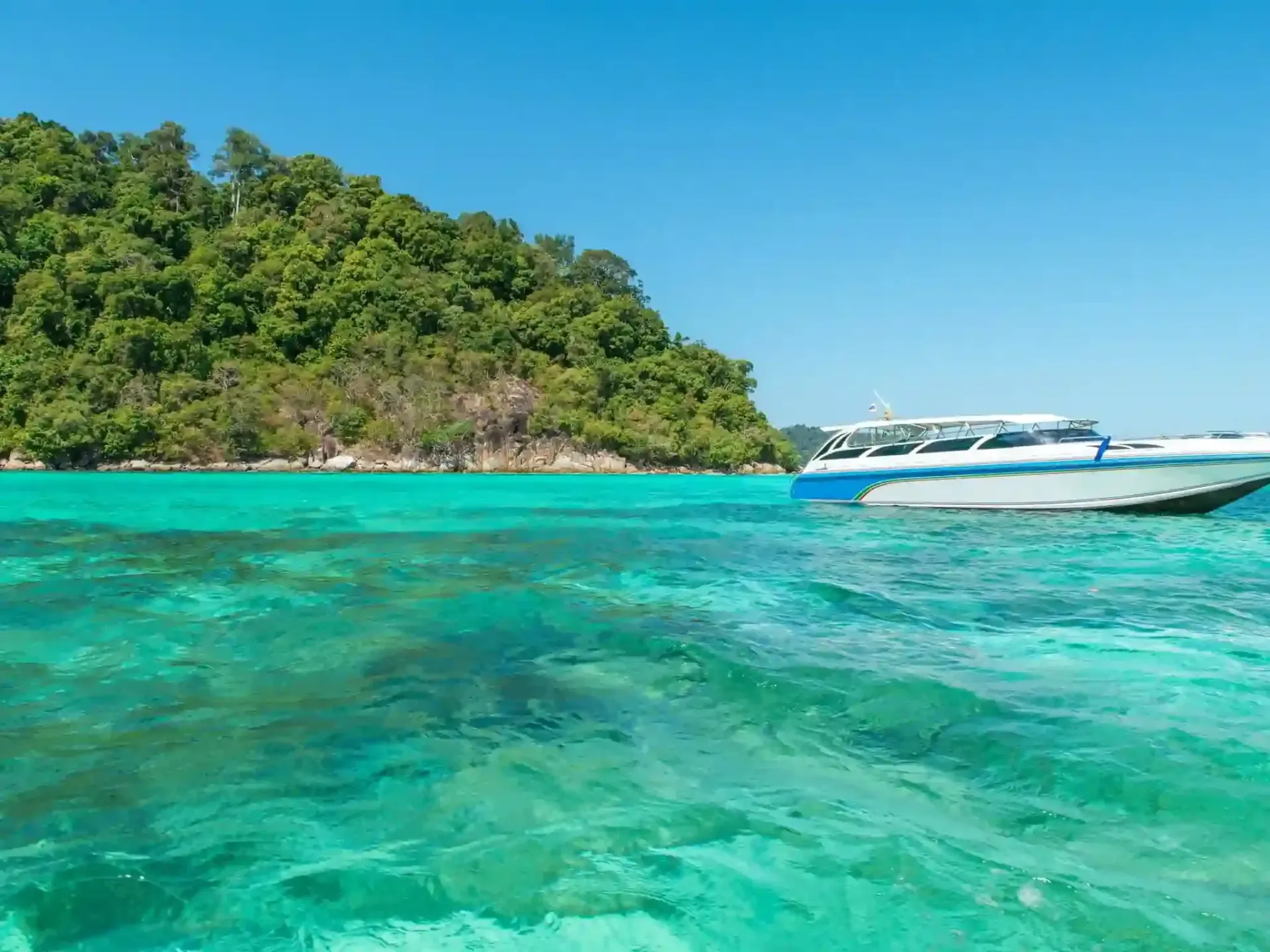 4-islands-tour-by-speedboat-08.webp