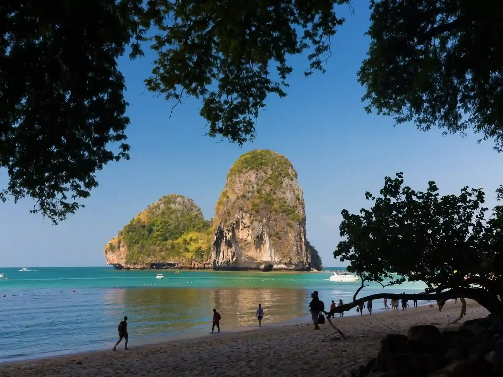 4-islands-tour-by-speedboat-41.webp