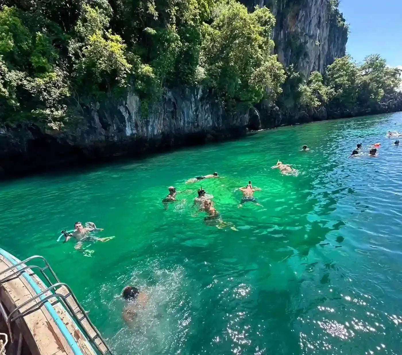 island-hopping-and-snorkeling-tour-in-hong-islands-05.webp