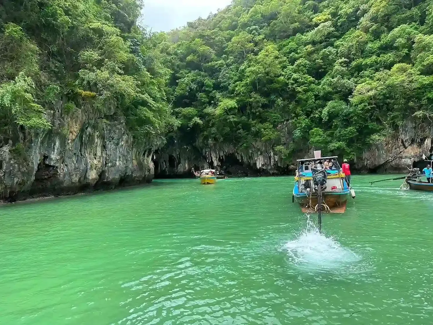 island-hopping-and-snorkeling-tour-in-hong-islands-06.webp