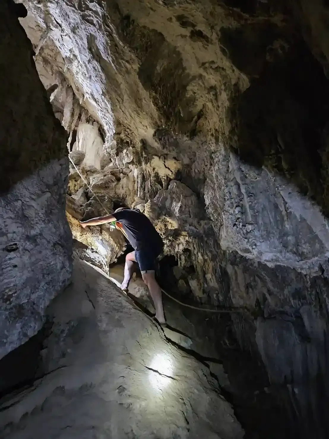 klang-cave-tour-04.webp