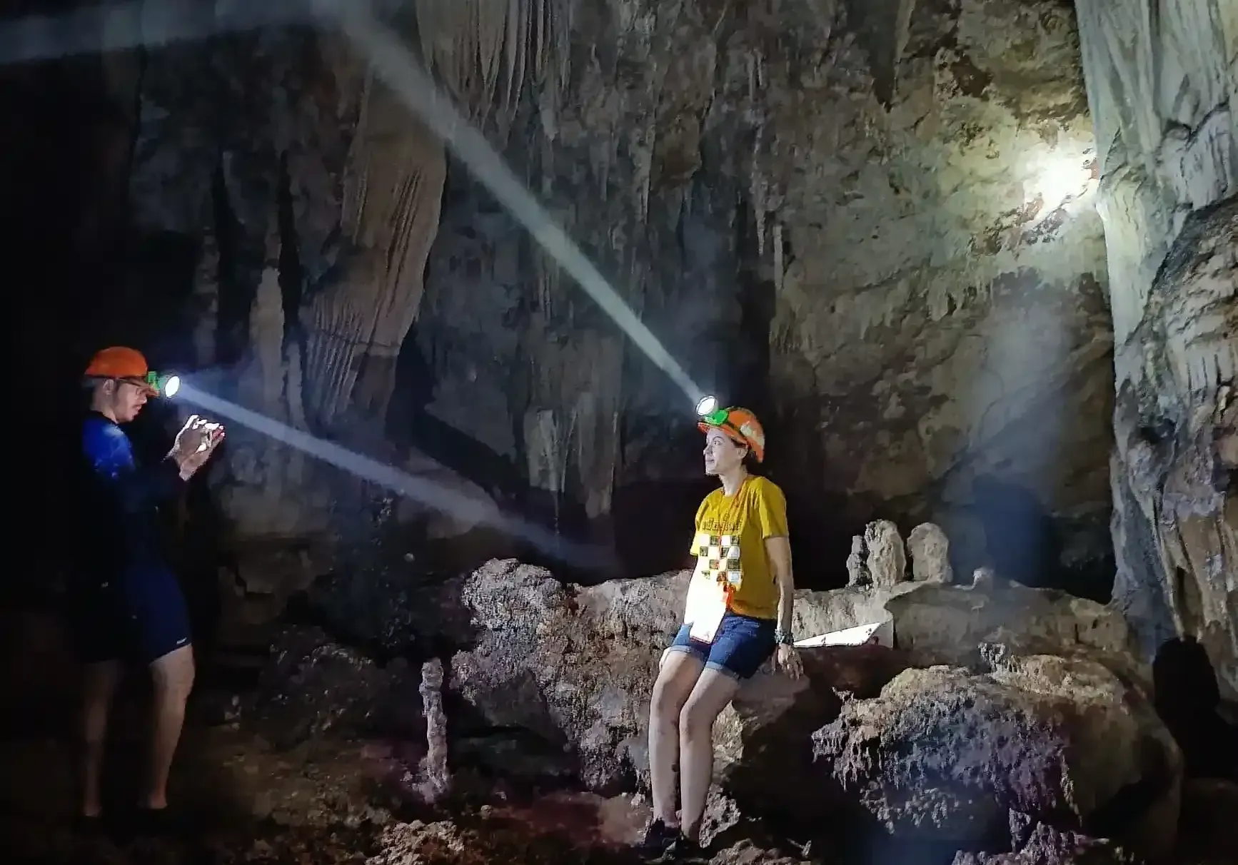 klang-cave-tour-05.webp