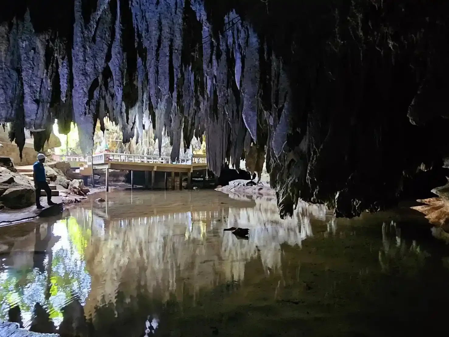 klang-cave-tour-10.webp