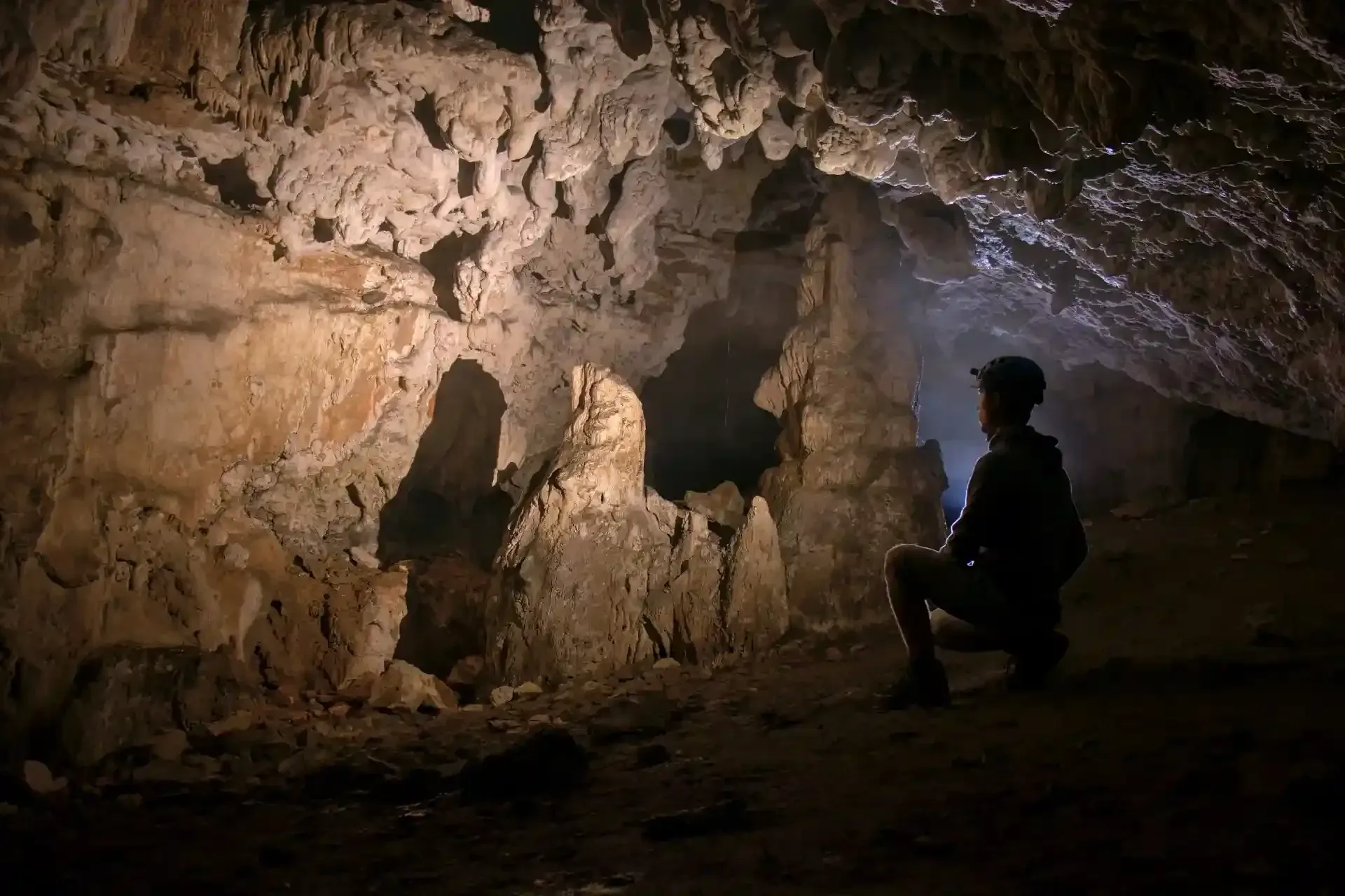 klang-cave-tour-11.webp