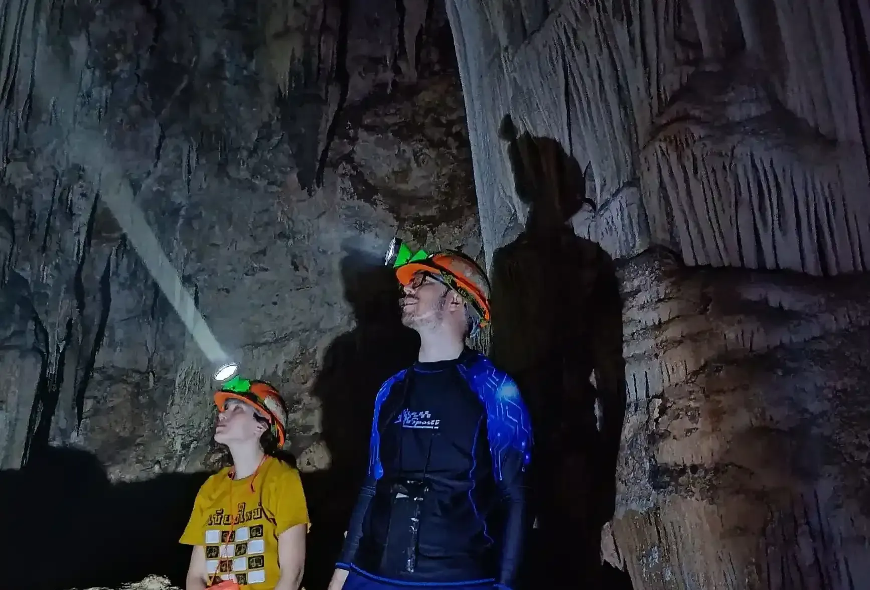 klang-cave-tour-17.webp