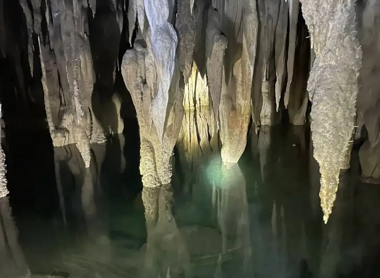 klang-cave-tour-19.webp